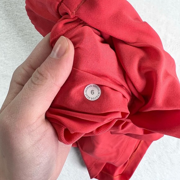 Lululemon On the Fly Short 2.5” - 6 - Picture 6 of 6